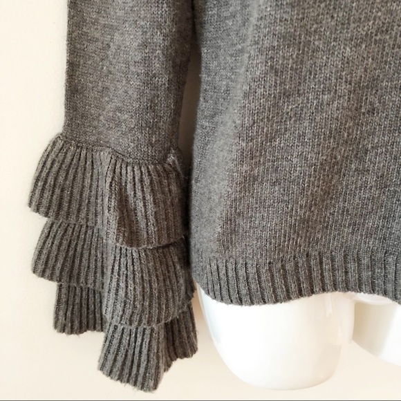 Cliche’ gray crewneck trumpet bell sleeve sweater - Picture 4 of 7